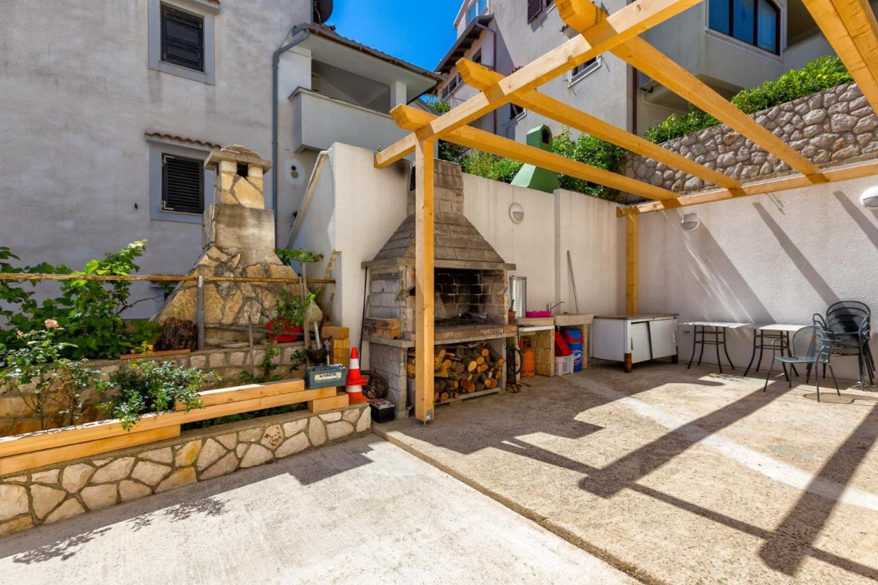 Apartments With A Parking Space Mali Lošinj Exterior foto